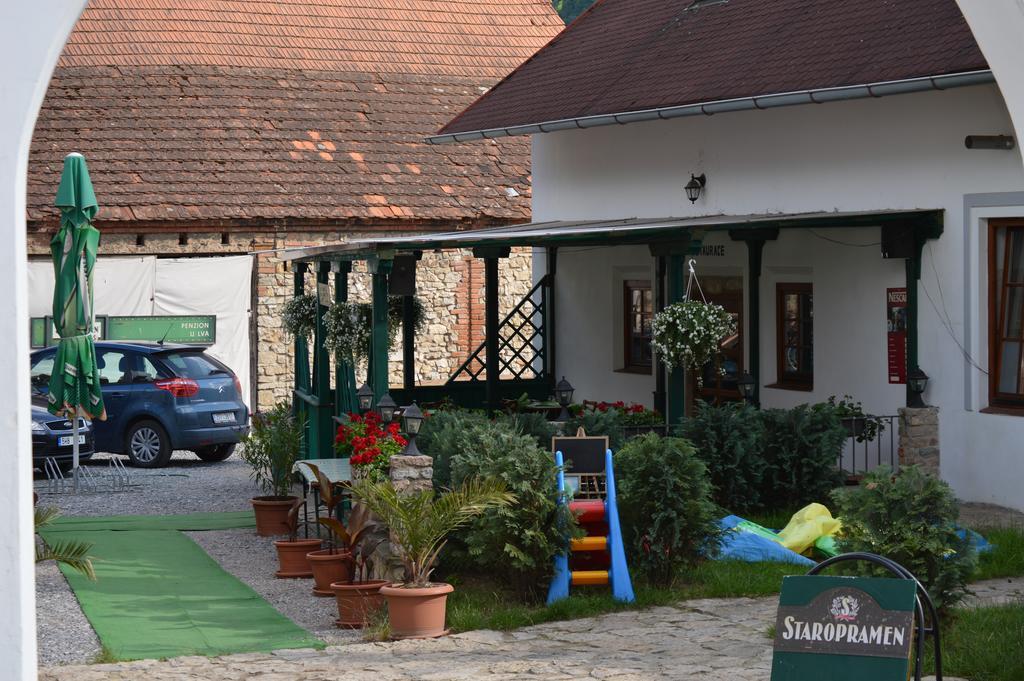 Restaurace A Penzion U Lva Karlstejn Ngoại thất bức ảnh