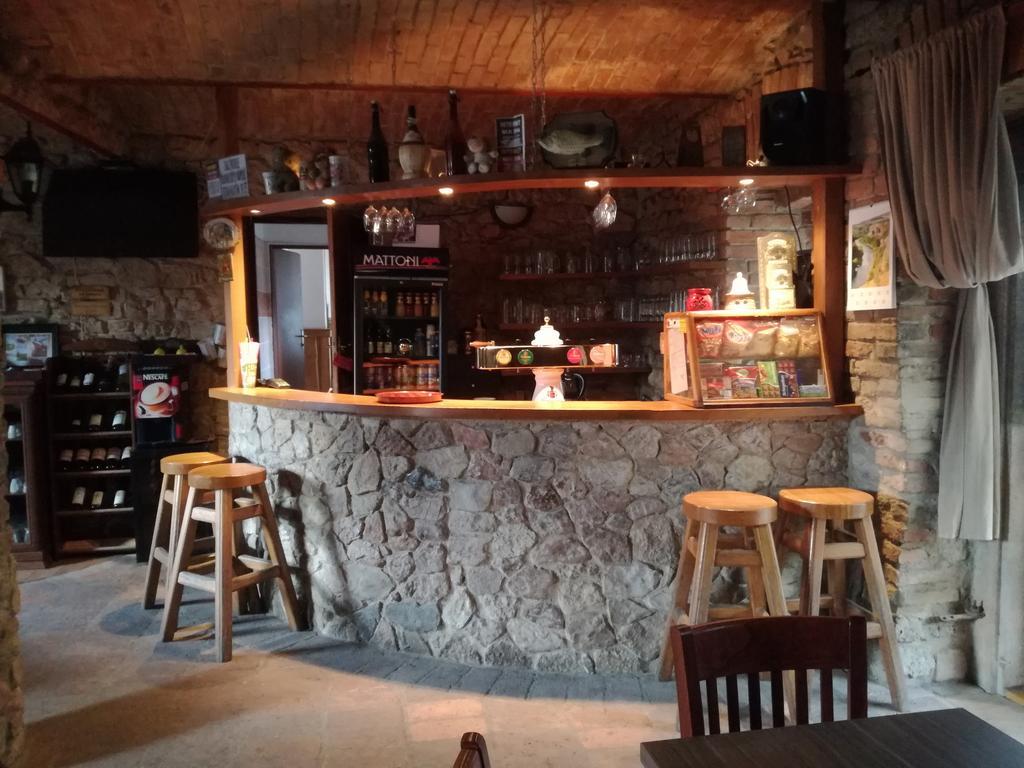 Restaurace A Penzion U Lva Karlstejn Ngoại thất bức ảnh