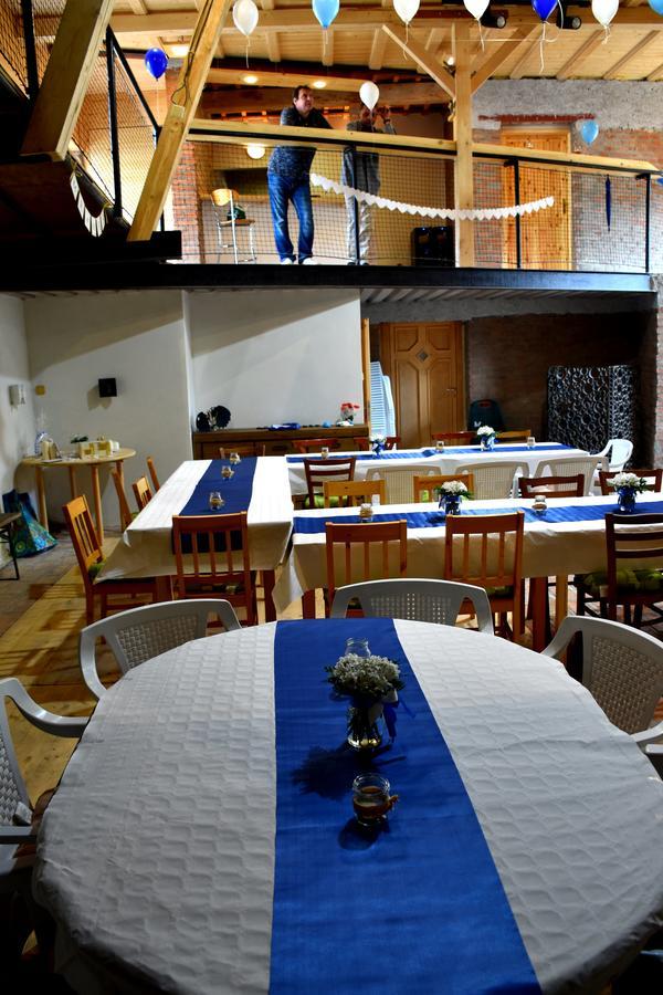 Restaurace A Penzion U Lva Karlstejn Ngoại thất bức ảnh